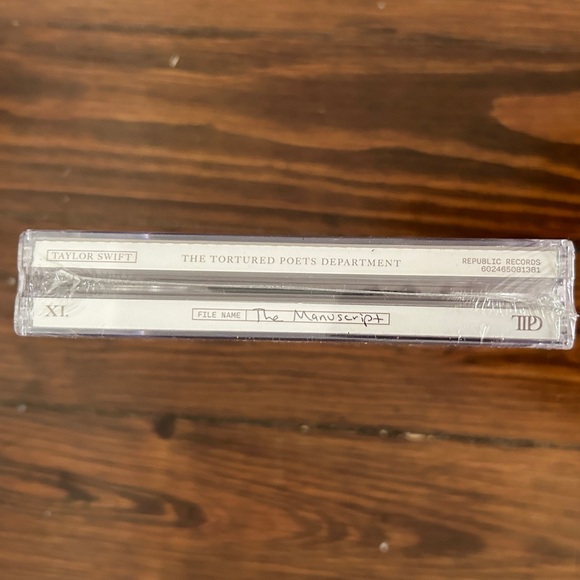 Taylor Swift, TTPD collectors cd, The Manuscript variant w/ Artifacts (unopened) - Picture 2 of 4
